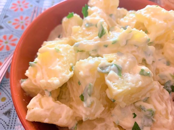 Garlic Mayonnaise Potato Salad